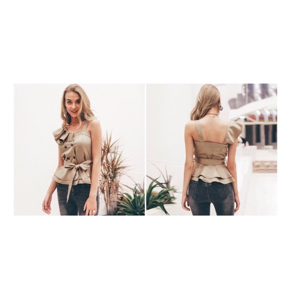 New irregular shoulder ruffle trench top. Small - Picture 2 of 8